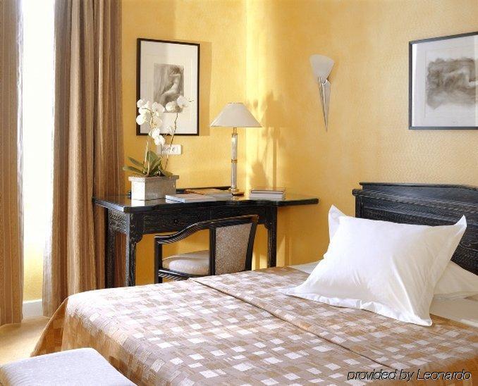 Hotel Restaurant Napoleon Fontainebleau Kamer foto